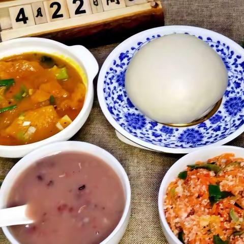 幸福始于美食却不止于美食，🥗科学的膳食营养🍜是老人们身体健康的保障