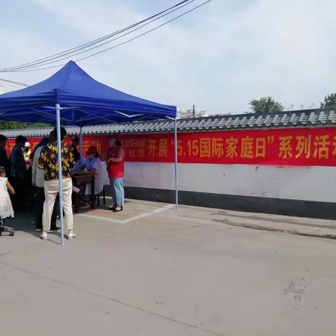 龙塔街道孟南社区与康复医院在2020年5月15日“开展国际家庭日关爱老年人健康”主题活动