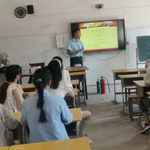 “学一分消防知识，多十分平安保障”小璜小学教师消防培训活动