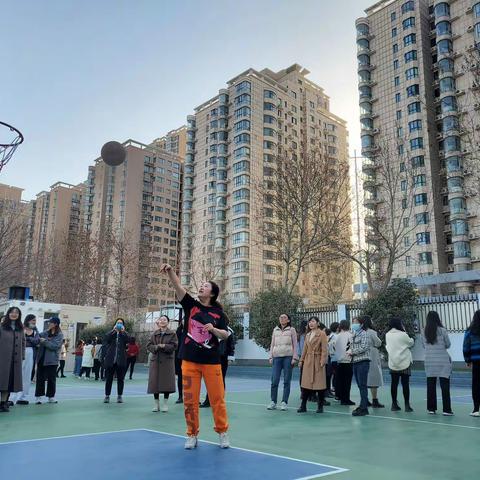 三月秀芳菲 巾帼永芳华——伏牛路小学举行“三八”国际妇女节庆祝活动