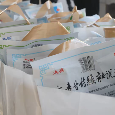 情系劳动者，酷暑送清凉