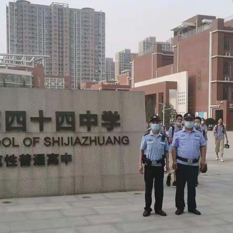 裕华分局卓东派出所扎实做好“护学岗”工作