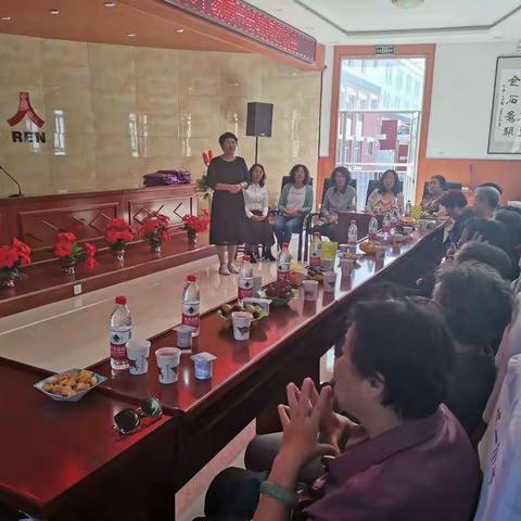薪火相传话教育 春华秋实育桃李--乌拉特前旗第一小学庆祝第36个教师节老教师座谈会