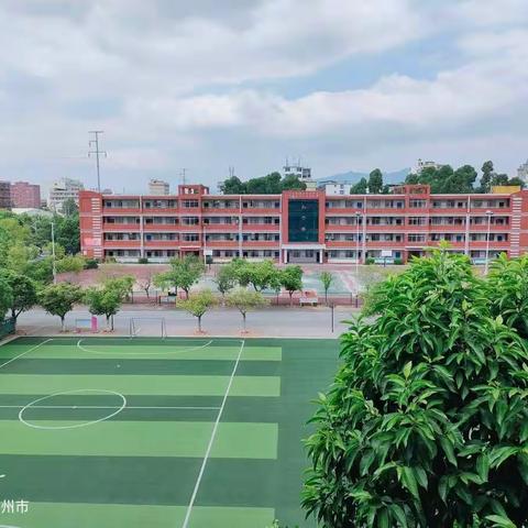 用心护学，为爱站岗        ——于都县第六小学一年级家长志愿者护学岗活动