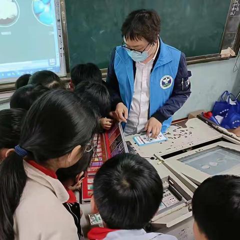 横峰：精准宣传进校园 禁毒普及建阵地
