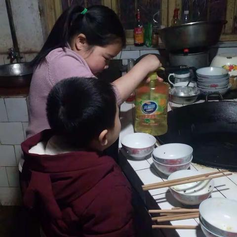 天易水竹学校4（2）班齐亦菲