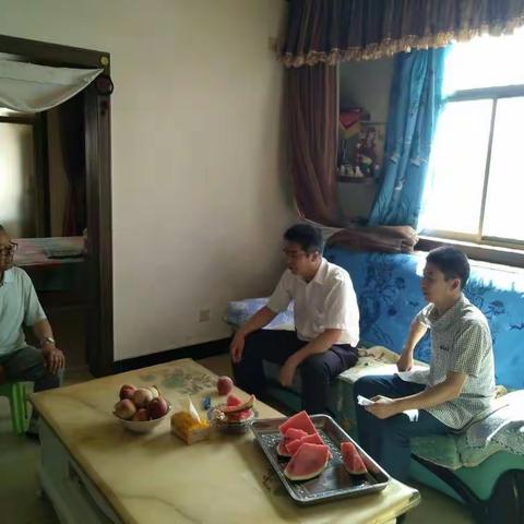 长武县疾控中心党支部联合金宇社区党支部开展“七•一”慰问社区困难党员活动