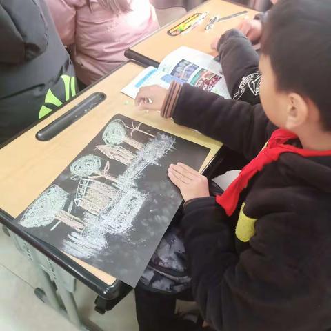 孩子们眼里的色粉世界