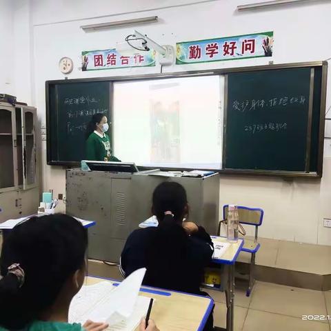 “爱护身体，拒绝纹身”谭文中学主题班会