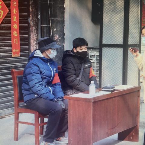 让党旗在防控疫情斗争第一线高高飘扬