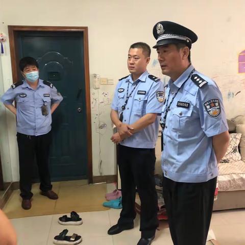 西湖警务室深入辖区入户走访邪教人员