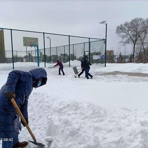 北山办梧桐社区开展清冰雪新时代文明实践活动