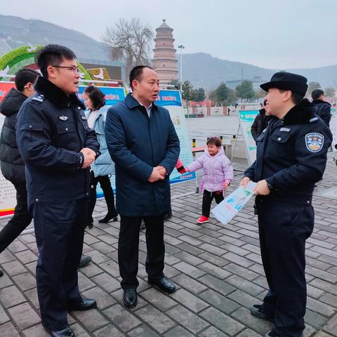 彬州市公安局在开元广场集中开展第34个110宣传日活动