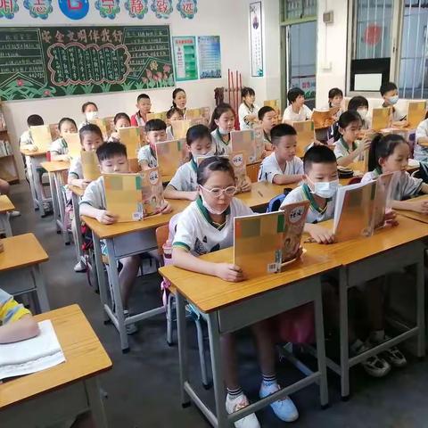 行而不辍     向春展望一一 402班成长历程暨散学典礼。