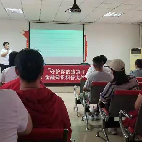 前湾港分理处金融助理在行动