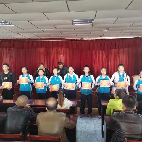 扬帆启航，同筑梦想—记三闸镇中心学校九年级家长会暨期中表彰大会