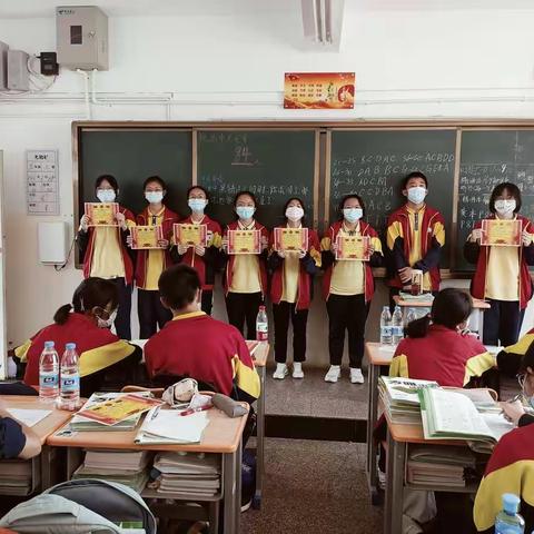 表彰优秀，激发前进动力