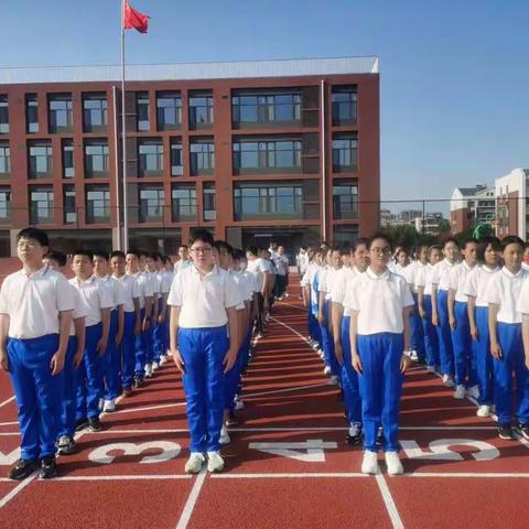接受军训，接受考验，彰显精彩，不负韶华！                             ---张店区实验中学22级19班军训记