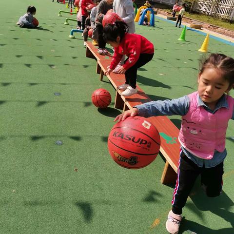 汇景幼儿园中四班篮球运动