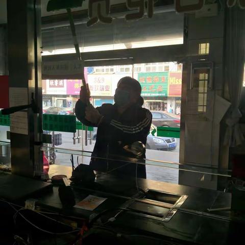 栖霞农商银行商业中心分理处五.一节快乐！五.一劳动最光荣，为劳动点赞，为幸福加油！