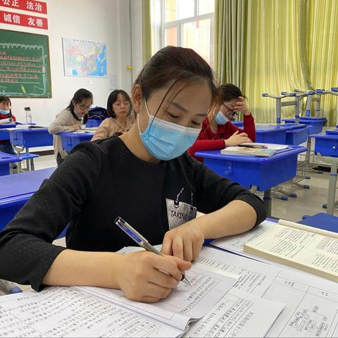 学习提升 扎实前行﻿——记库尔勒市第十二中学新学期教材培训活动