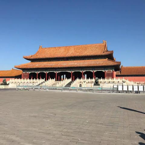 故宫是明清两代皇帝的皇宫。英文ThePalaceMuseum,ImperialPalace。