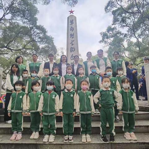 缅怀先烈，学会感恩——黄圃镇第二幼儿园清明祭扫烈士陵园活动