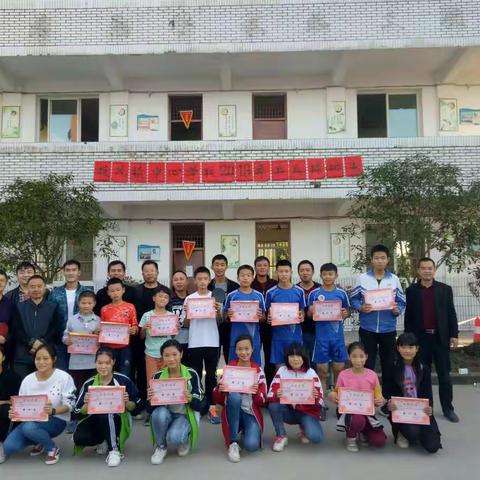 双凤镇中心校2018年中小学生乒乓球比赛在双凤中学顺利召开