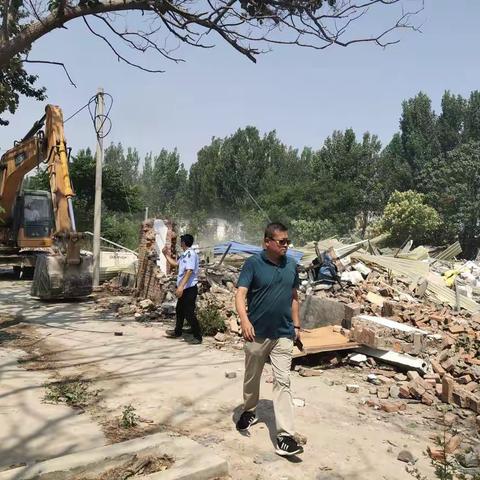 拆除河道违建，美化生态家园