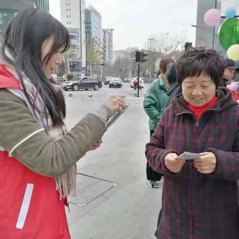 迎新年，西市街社区开展反邪教宣传