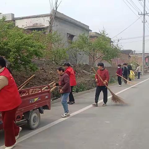 五里源村全员身体力行整治卫生