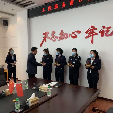 萨尔图分局综合服务大厅三名同志被评选为工匠服务窗口