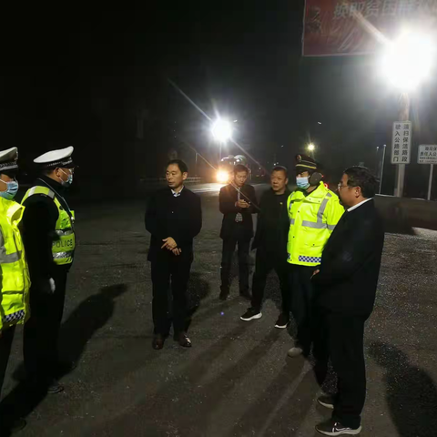 西峡县交通运输局局长周清华督导高排放车辆绕行劝返工作