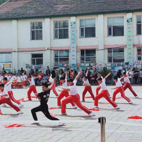 华晋学校五年级的孩子们棒棒哒！你们的辛苦没白费。继续加油！祝你们六一儿童节快乐！👏👏👏