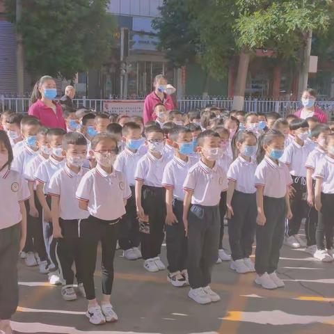 “走进小学，感悟成长”一蓓蕾幼儿园参观小学活动