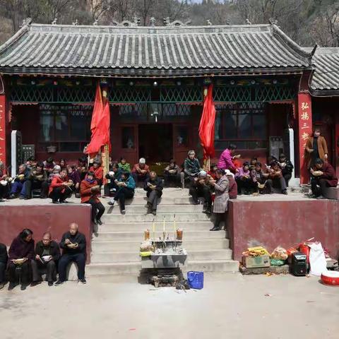 家乡二月十五庙会场景
