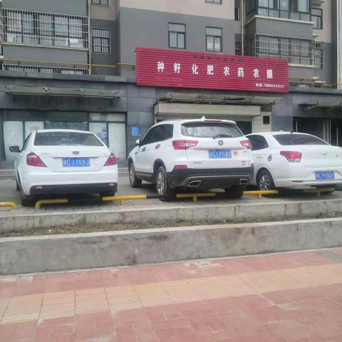 东星花园北门商铺招租：18991748982