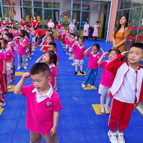 巴黎春天幼儿园小一班一周精彩随拍