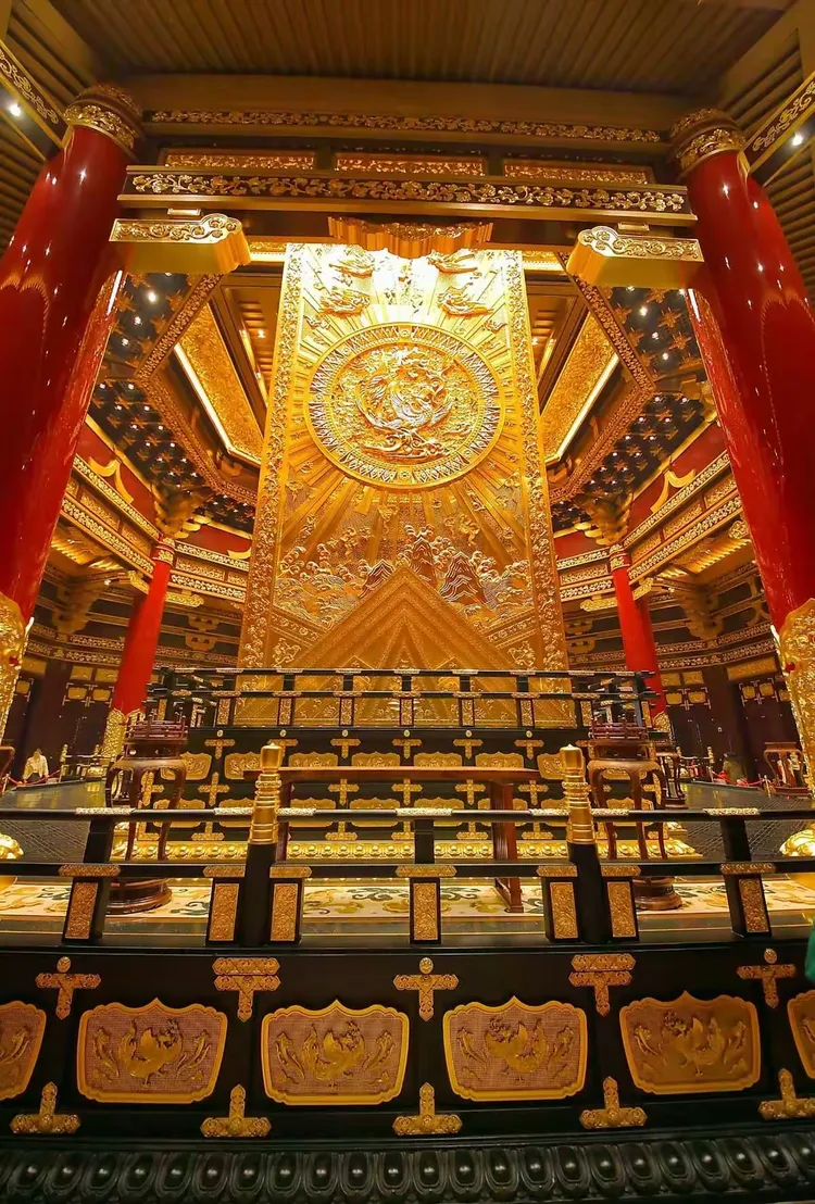 展现了武则天皇权威仪,俯瞰天下,政由己出,开疆拓土,开创盛世的恢弘图