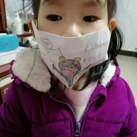 中一班手工制作：我为口罩添色彩