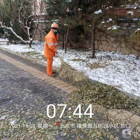 上地街道做好雪后道路恢复工作