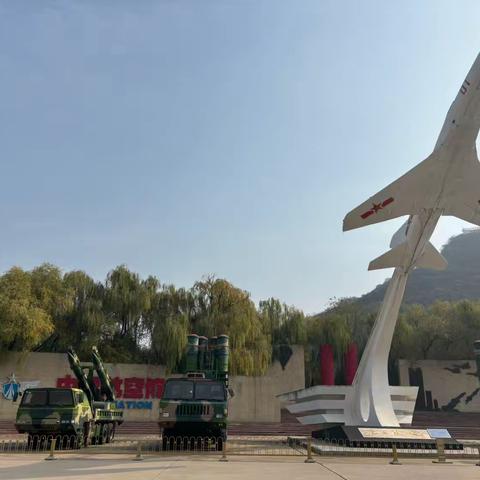 上地街道机关第四党支部赴中国航空博物馆开展支部活动