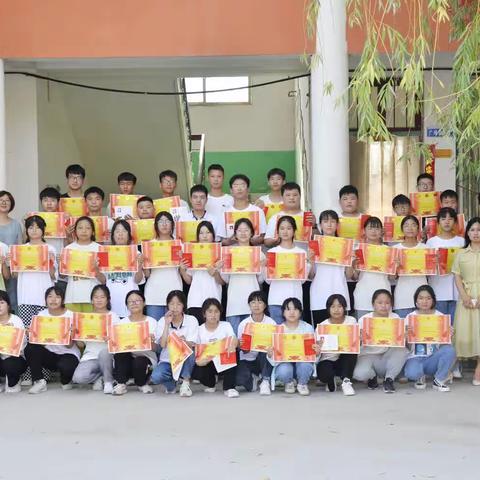 难忘2022届尹岗镇中学毕业典礼点点滴滴