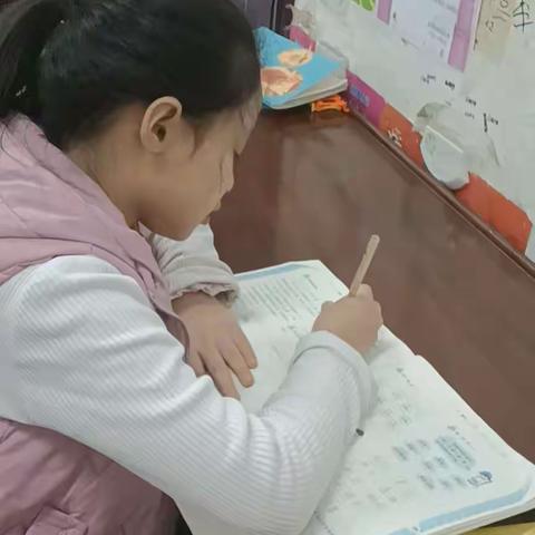 我是池阳小学二年级一班魏梓晨，我正在参加池阳小学寒假“微诵读”“微学习”实践活动！