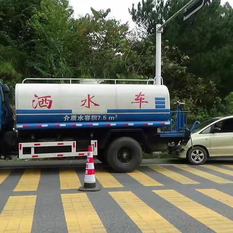 夺取救援"黄金时间"—广西区公安厅交警总队高速公路管理支队二大队联合多部门举行直升机应急救援大演练