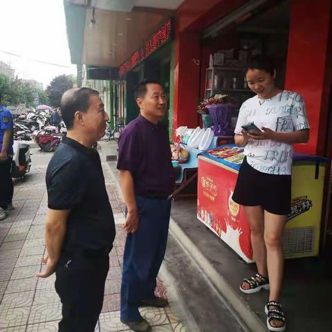 区机关事务服务中心在画展街开展健康码查验行动