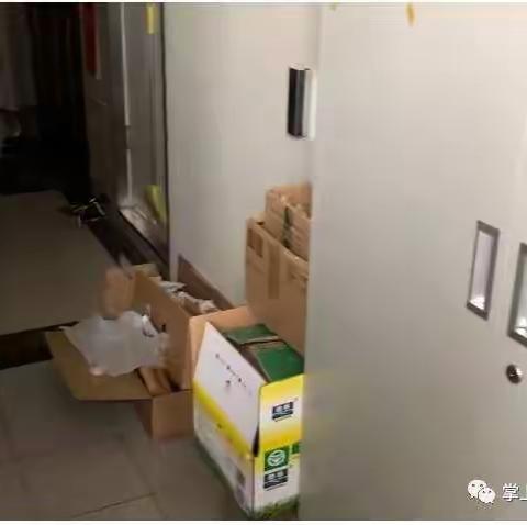 业主家人们，快过年了，来，我们一起动手，把楼道杂物统统清干净！