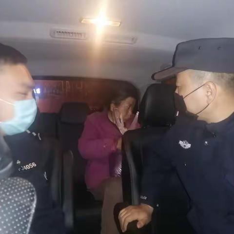 【疫情当前警察不退  暖心救助走失妇女】