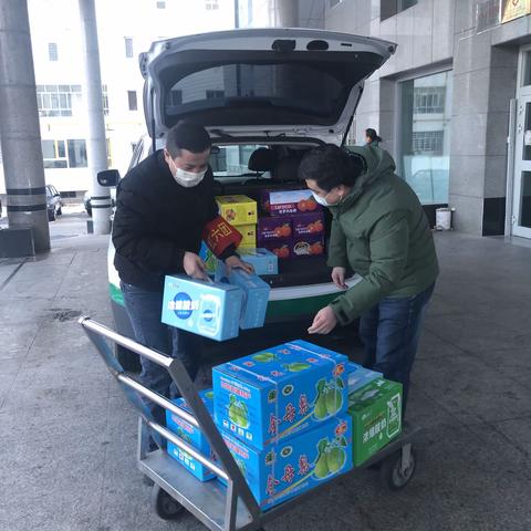 布尔津县人寿保险公司慰问一线医护人员