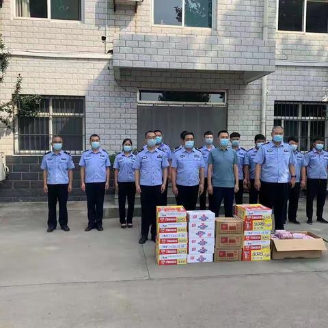 张磊副县长中秋节到看守所看望慰问执勤民辅警